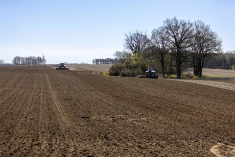 Soil cultivation for maize sowing with tractor Fendt 1050