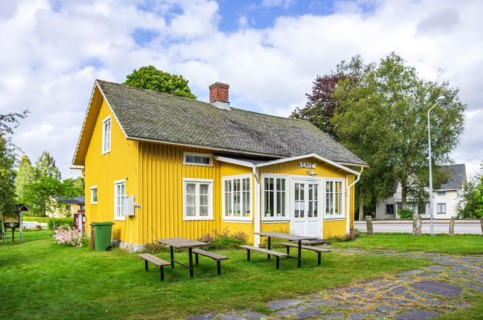 The picturesque herb garden with Kroppefjaell's local history museum and a small cafe is located on the grounds of the former spa park