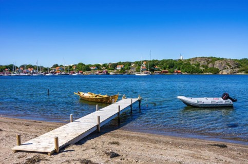 Two boats at a jetty on the northern beach of the Southkoster Island