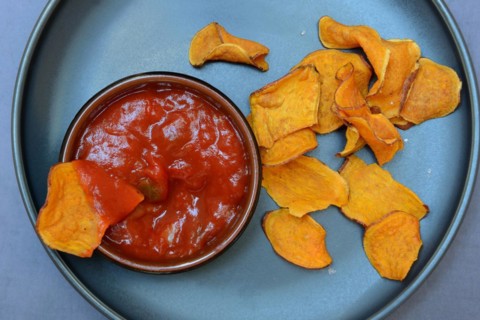 Sweet crisps and salsa sauce
