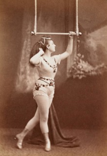 Leona Dare