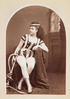 Leona Dare