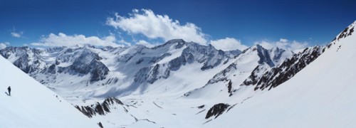 High-resolution panorama of the Ötztal Alps in spring