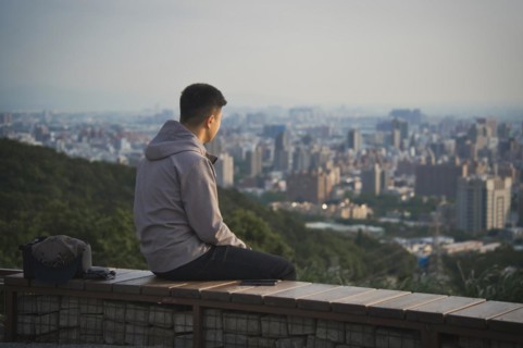 Man looking at ctyscape of Taoyuan
