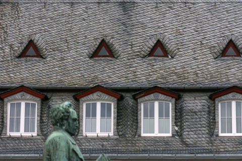 Slate roof with roof core
