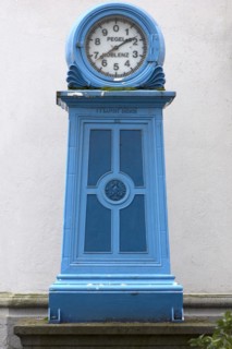 Water level indicator at the gauge house on the banks of the Rhine