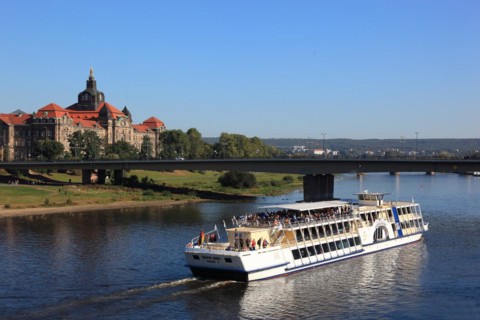 Paddle steamer