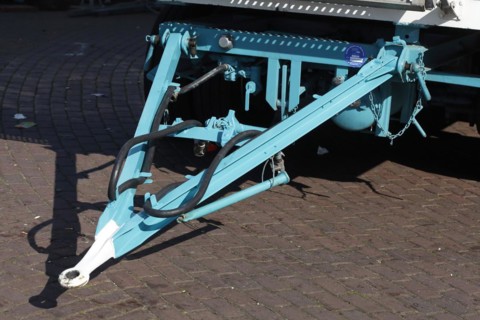 Trailer coupling on a truck trailer