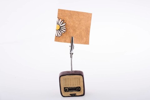 Note paper attached to an retro styled radio on a white background