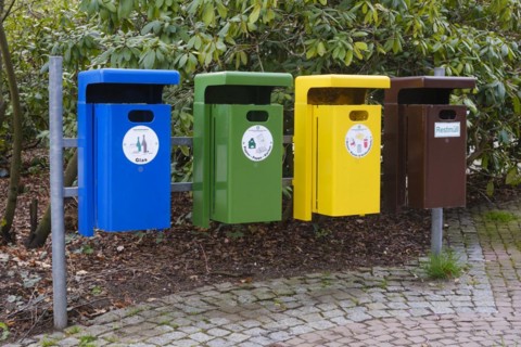 Waste bin for waste separation