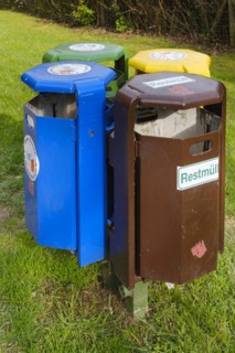 Waste bin for waste separation