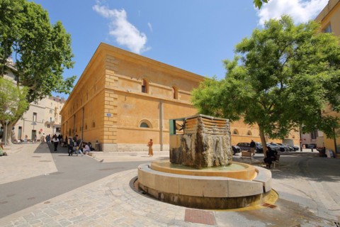 Fountain of lights by Jean Michel Battesti 1998 in front of the emblazoned Cour dappel