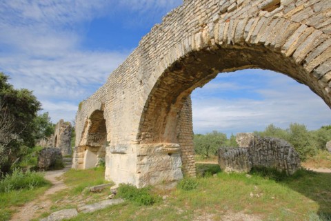 Roman antique Aqueduc de Barbegal
