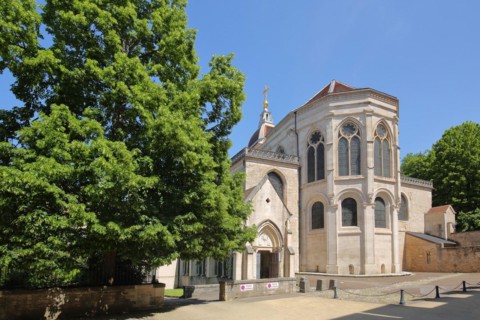 Romanesque St-Jean Cathedral