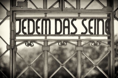 Entrance gate to beech forest concentration camp with the saying JEDEM DAS SEINE in Bauhaus script by Franz Ehrlich