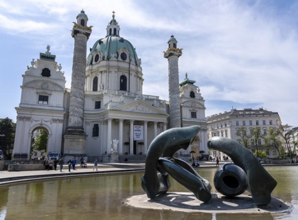 Fountain with the sculpture Hill Arches