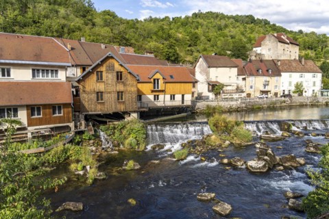 The village of Lods and the river Loue