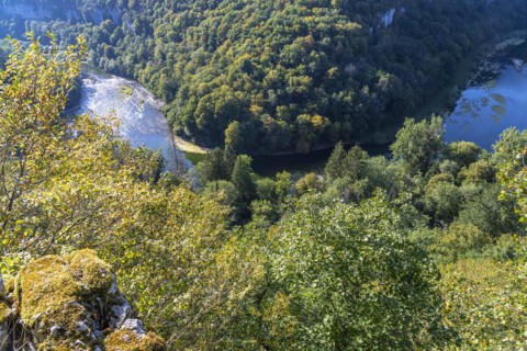 River landscape in the valley of the Loue near Lizine