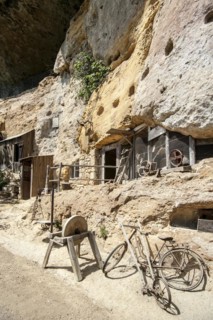 Troglodyte house and sheds of the last residents of the Grottes du Roc de Cazelle at Les Eyzies