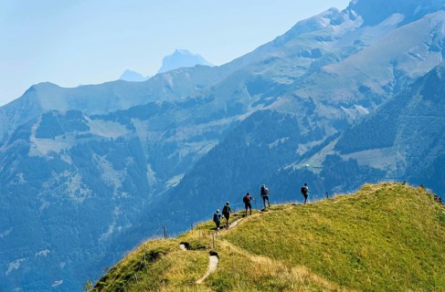 Hikers on the Arrete de Berroi ridge