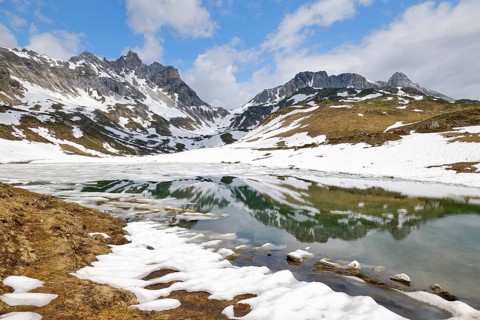 Frozen Zaunersee in Riedingtal nature park Park