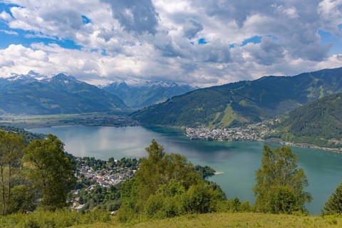 Panorama with Lake Zell with Zell am See and the Kitzsteinhorn in Pinzgau