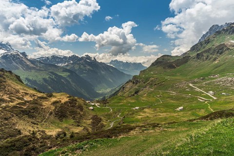 Mountain panorama on the Klausen Pass