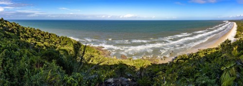 Panoramic image of the beaches of Pe de Serra and Sargi surrounded by coconut trees in the city of Serra Grande on the south coast of Bahia