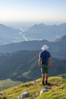 Mountaineers on the summit of the Scheffauer