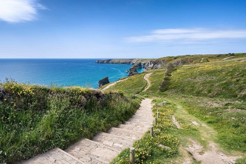 Footpath along the rugged coastline to the Bedruthan Steps cliff formation