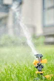 Irrigation with programmable automatic rotating sprinkler