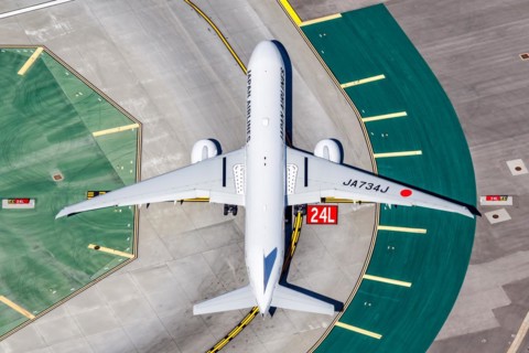 A Japan Airlines Boeing 777-300