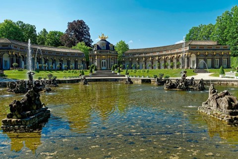 Water Games and New Palace with Temple of the Sun