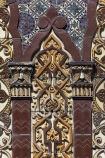 Ceramic tiles facade with faces