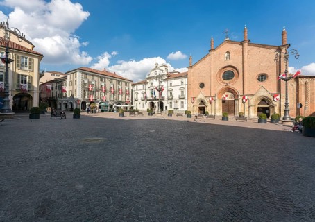 Piazza San Secondo with town hall and church