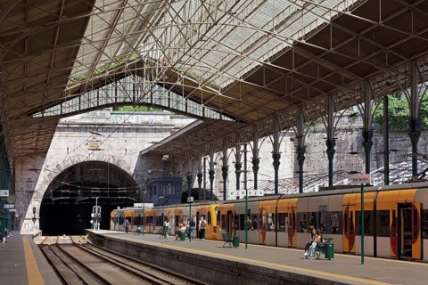 Historic platform hall with train and passengers
