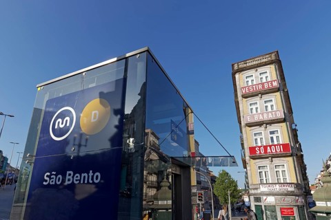Entrance to Sao Bento metro station