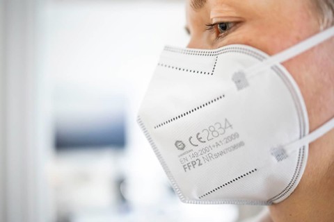 Symbol photo on the subject of FFP2 mask. A woman wears an FFP2 mask. Berlin