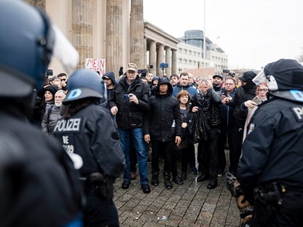 Demonstrators protest against the reform of the infection protection law