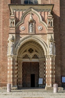 Side portal with Gothic porch