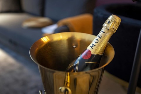 Moet