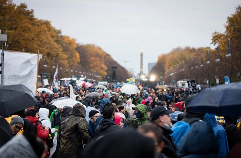 Demonstrators protest against the reform of the infection protection law