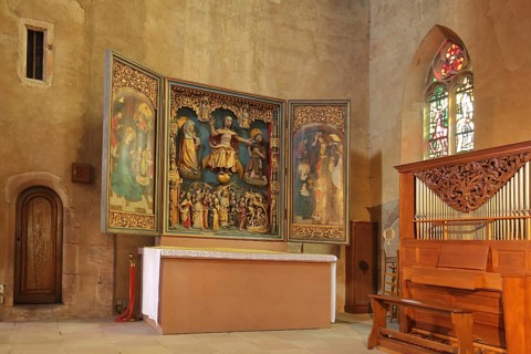 Folding altar and high altar with figures