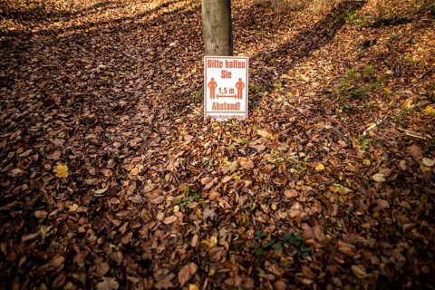 Sign for observing the Corona rules