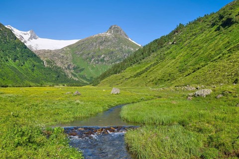 Stream with view of the front Kesselkopf