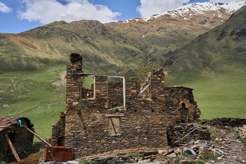 Decaying traditional dwelling house and stable