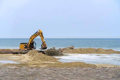 Crawler hydraulic excavator used for sand replenishment