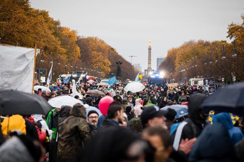 Demonstrators protest against the reform of the infection protection law