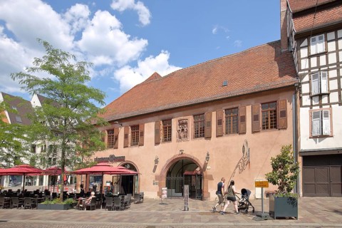 Ancienna Dovane restaurant with street food and pedestrian