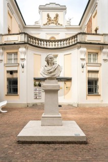 Inner courtyard with bust of the poet Vittorio Alfieri